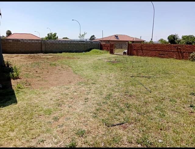 3 BEDROOM HOUSE FOR SALE IN LENASIA SOUTH EXT 4